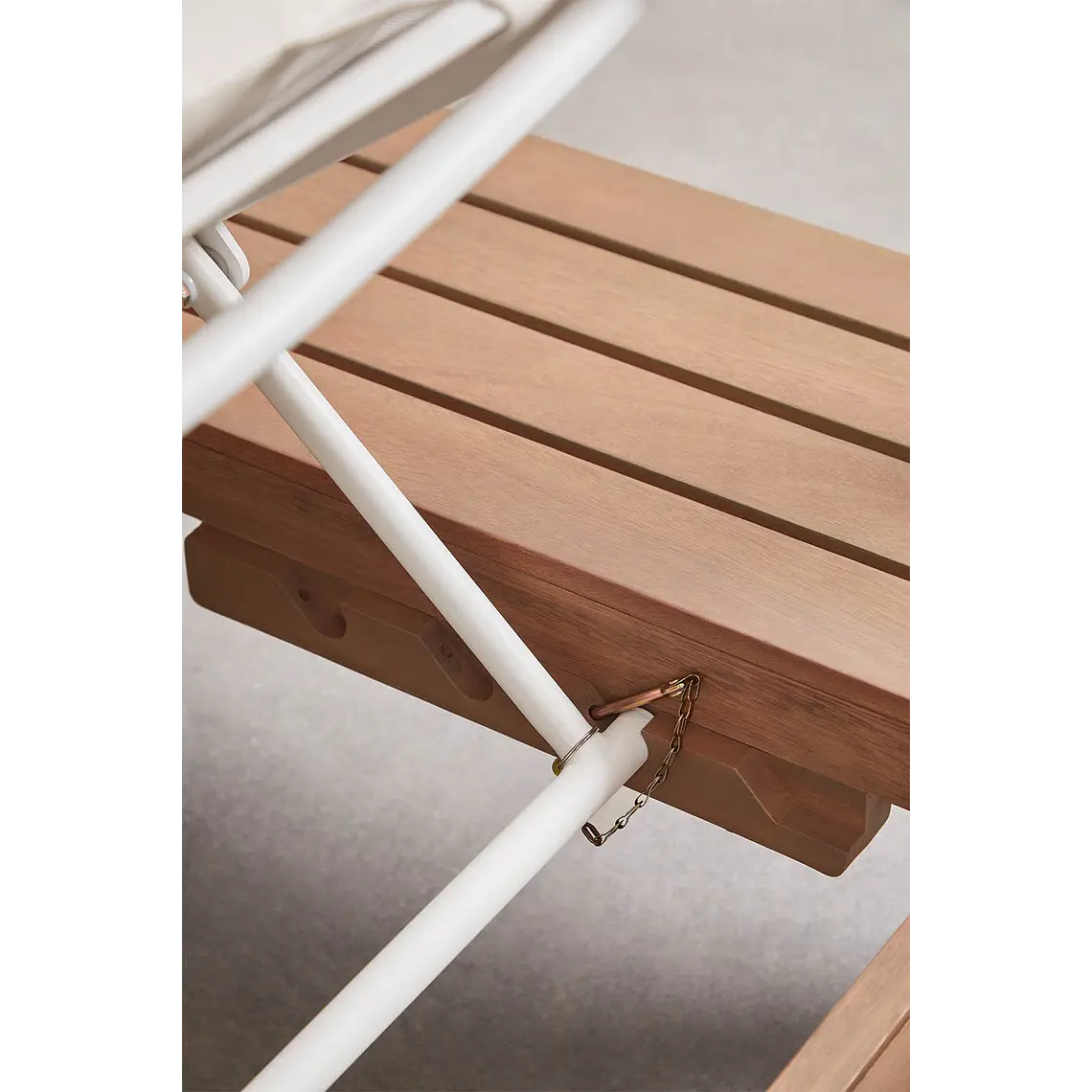 Cama balinesa reclinable en madera de eucalipto Talora 10