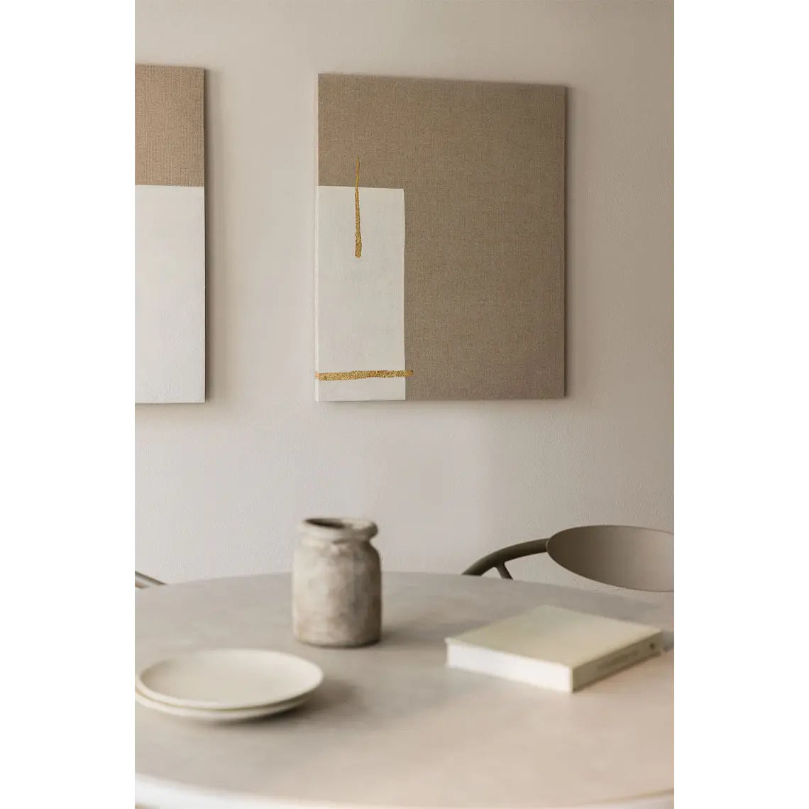 Cuadro decorativo 80x100 cm pintado a mano sobre lino con relieve de escayola Nila 2