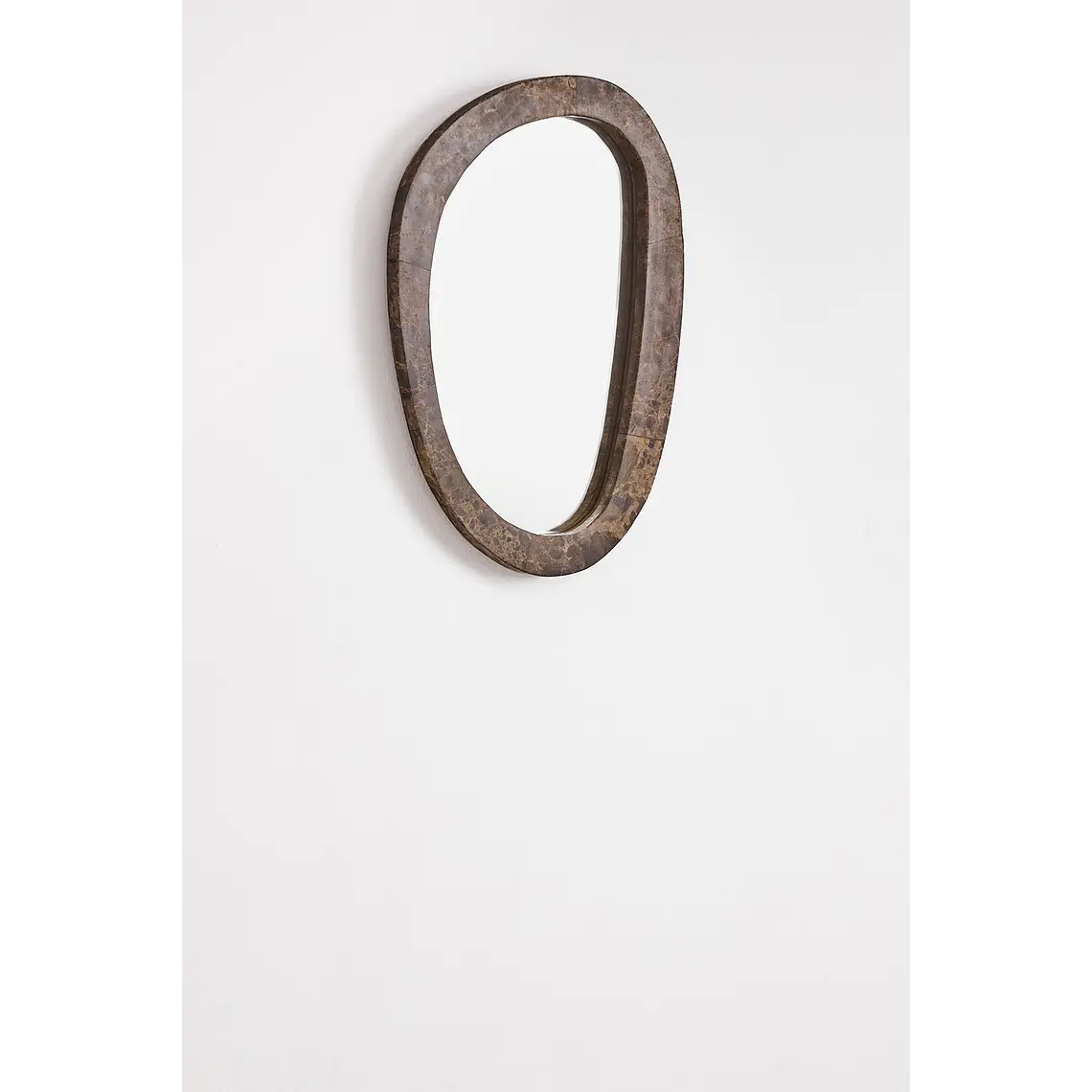 Espejo de pared irregular en piedra natural Gilda 4