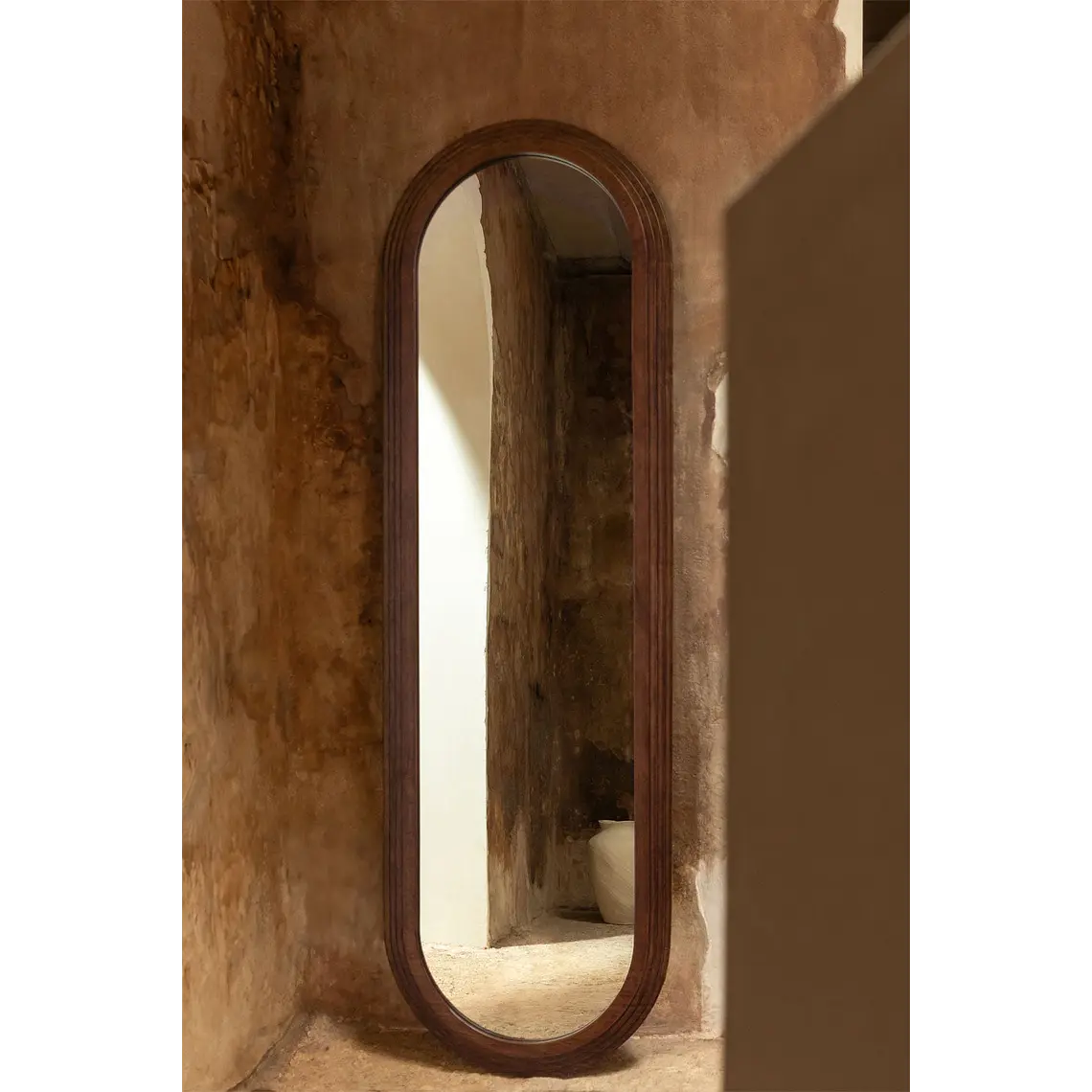 Espejo de pared ovalado 50x165 cm en madera de roble Wera 1