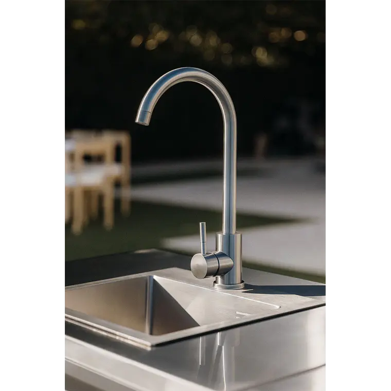 Grifo de cocina de exterior con caño alto en acero inoxidable Vinora 1