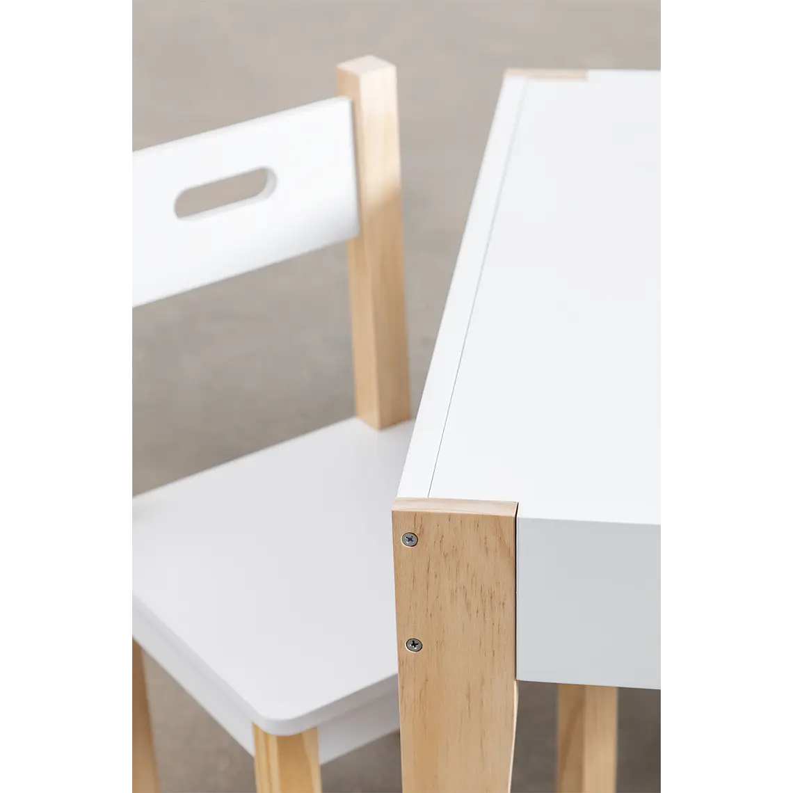 Ilaira · Set infantil de mesa y 2 sillas 6
