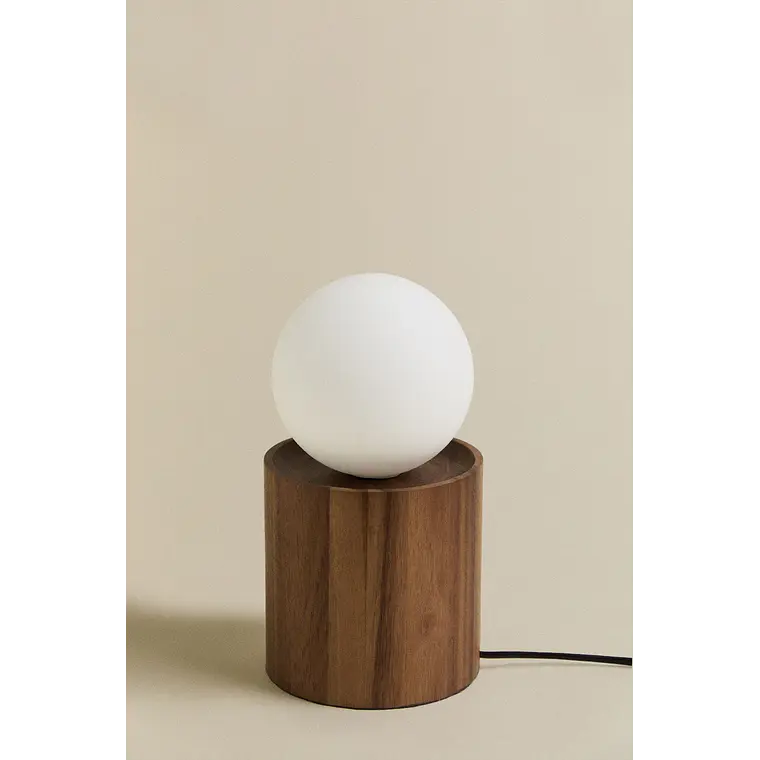 Lámpara de mesa con base cilíndrica en madera de acacia 3