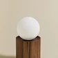 Lámpara de mesa con base cilíndrica en madera de acacia - Miniatura 3