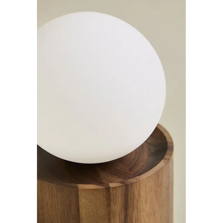 Lámpara de mesa con base cilíndrica en madera de acacia 5
