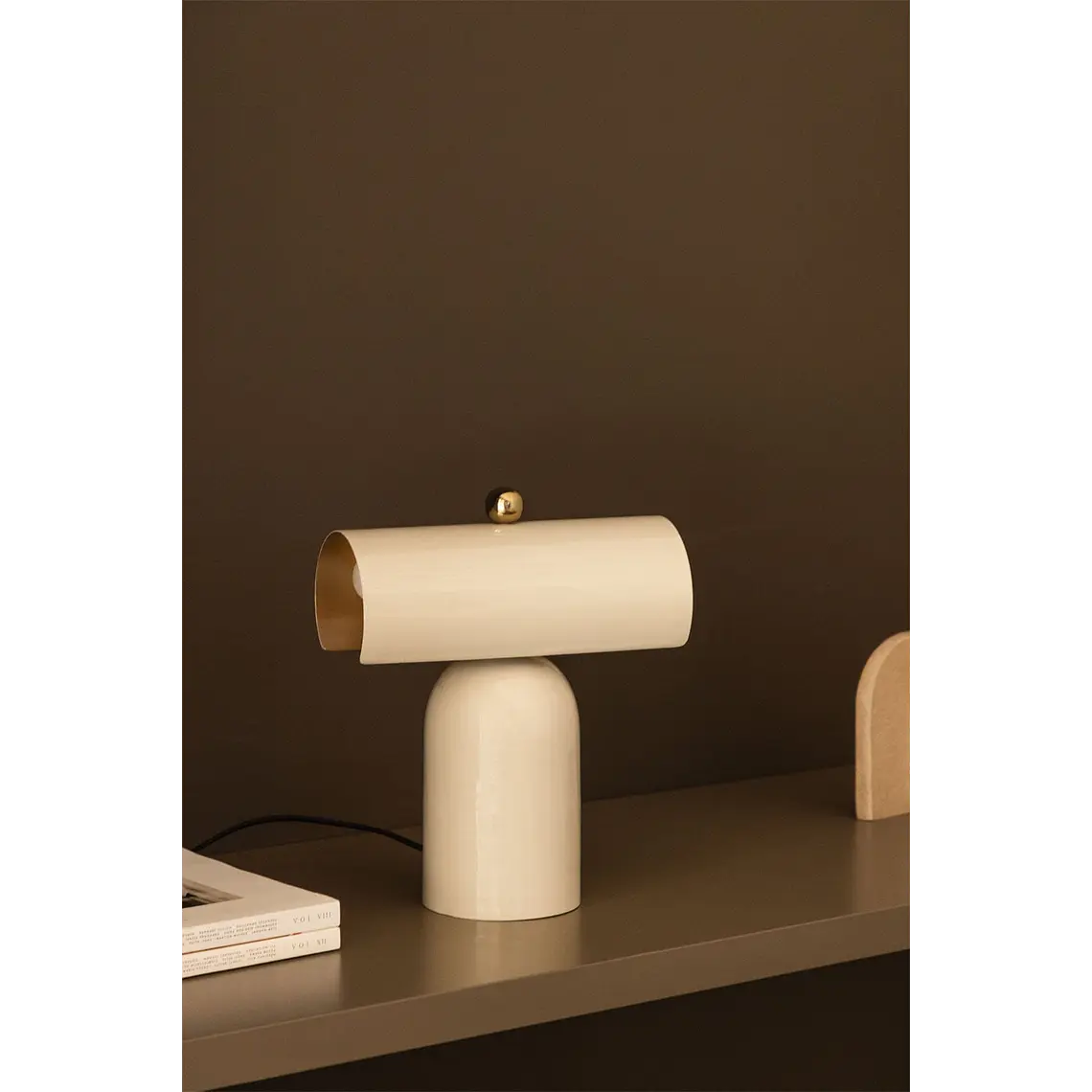 Lámpara de mesa en hierro 1