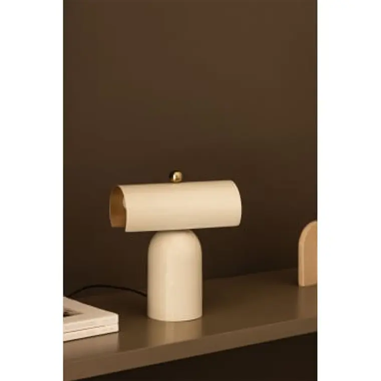 Lámpara de mesa en hierro 9