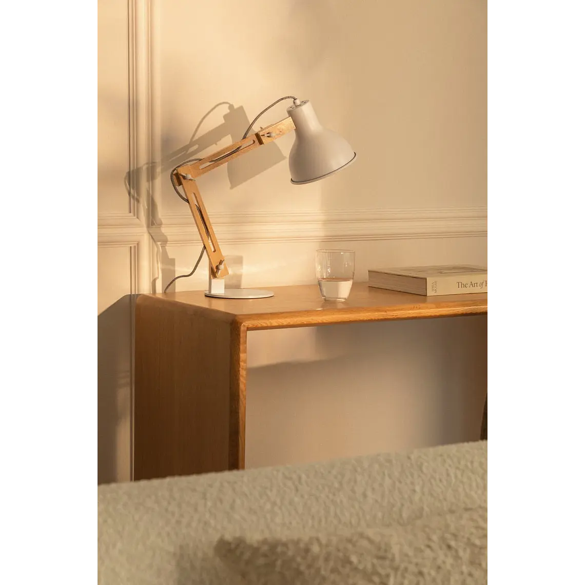 Lámpara de mesa en madera y hierro 1