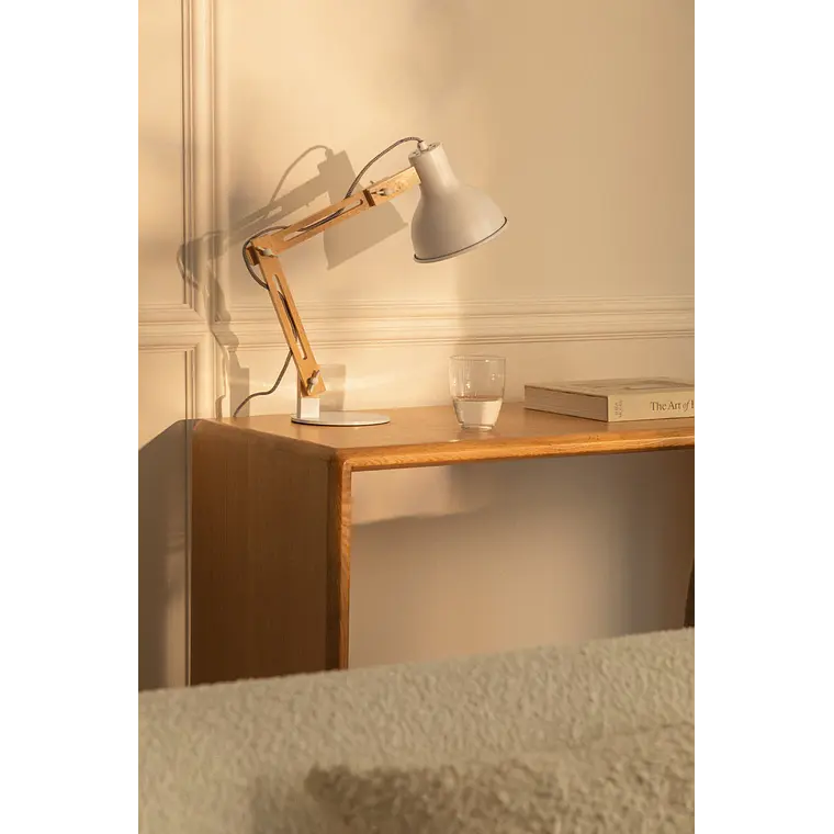 Lámpara de mesa en madera y hierro 1