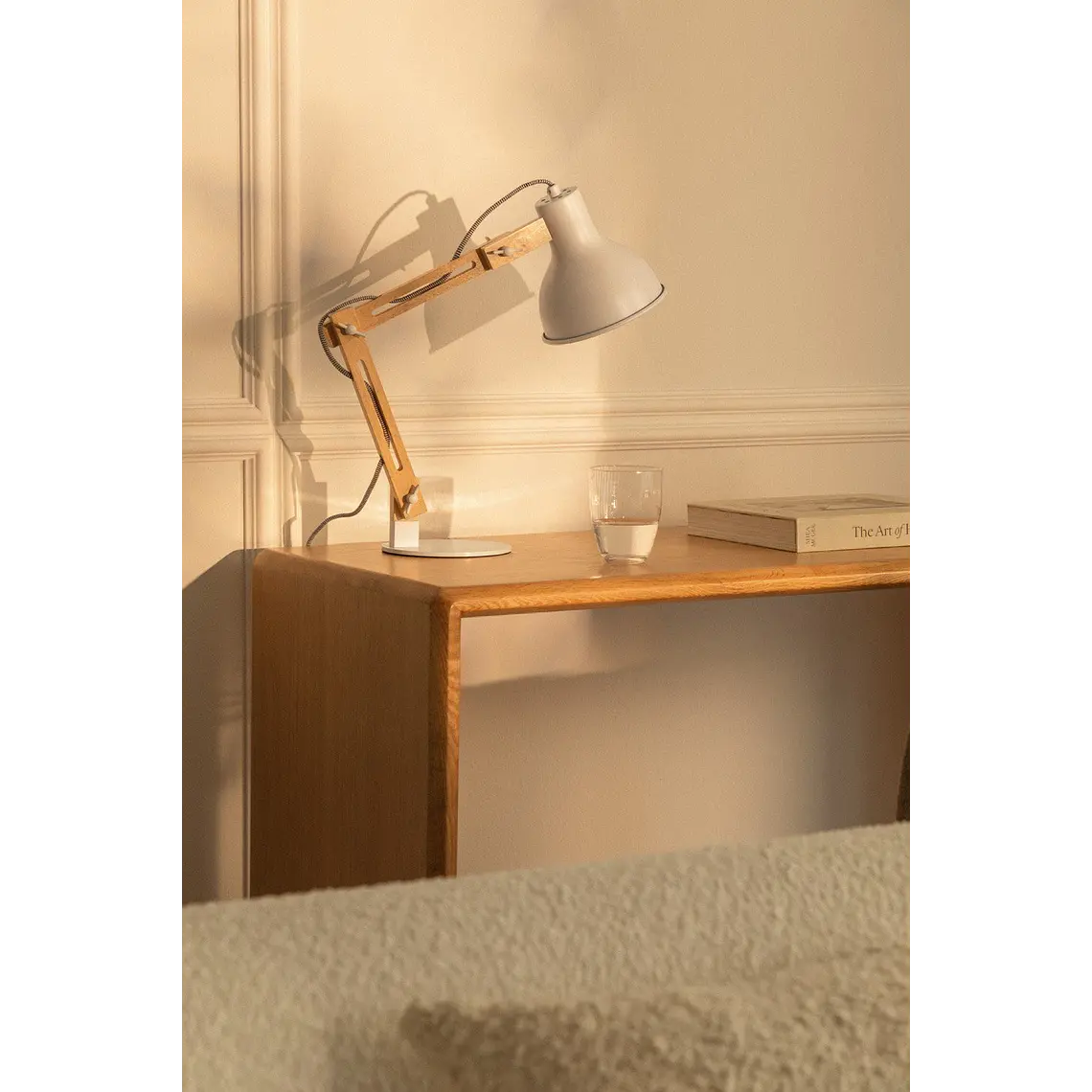 Lámpara de mesa en madera y hierro 2