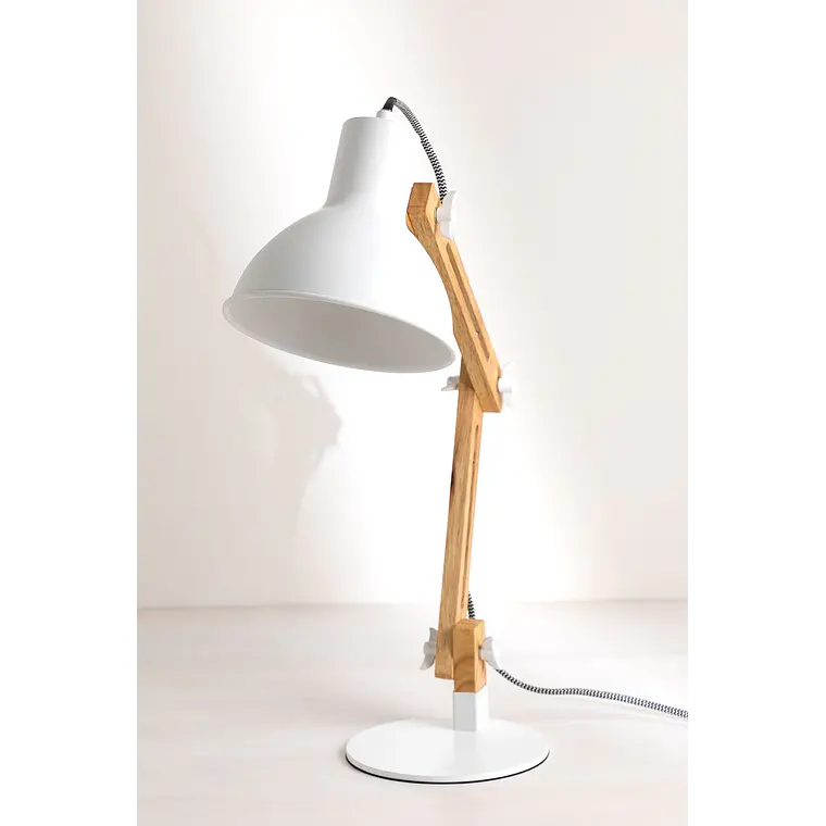 Lámpara de mesa en madera y hierro 5