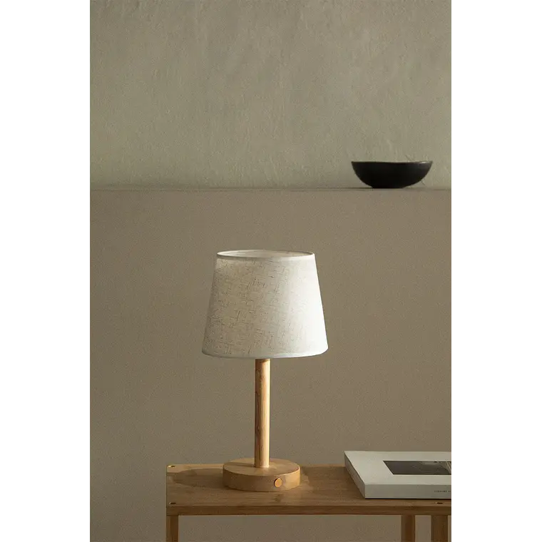 Lámpara de mesa inalámbrica en madera 1