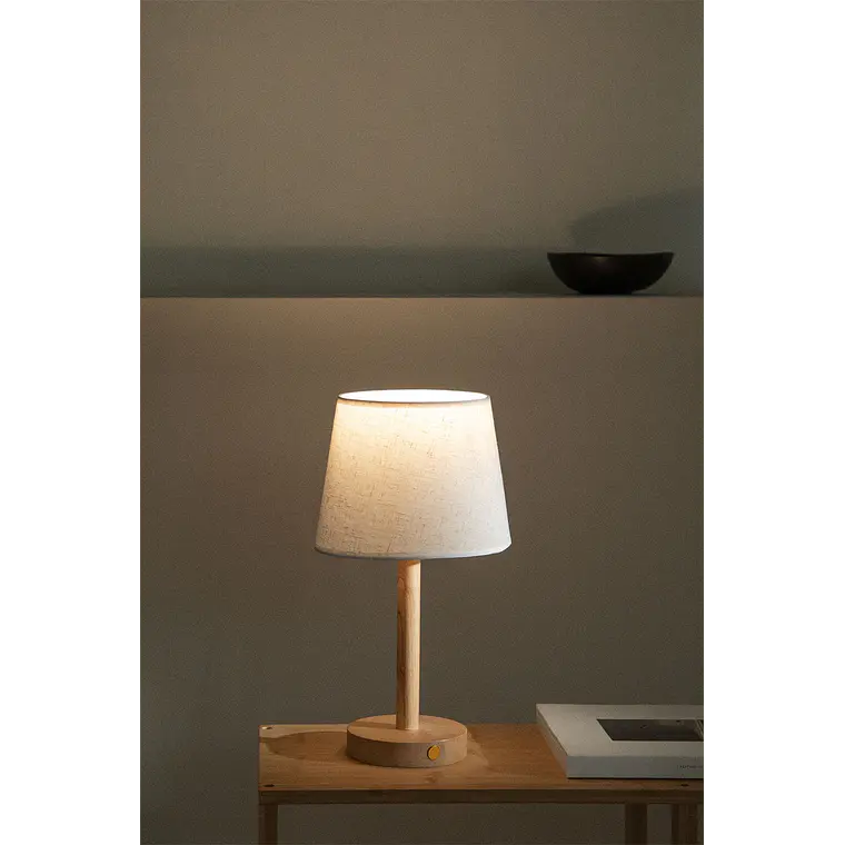 Lámpara de mesa inalámbrica en madera 3