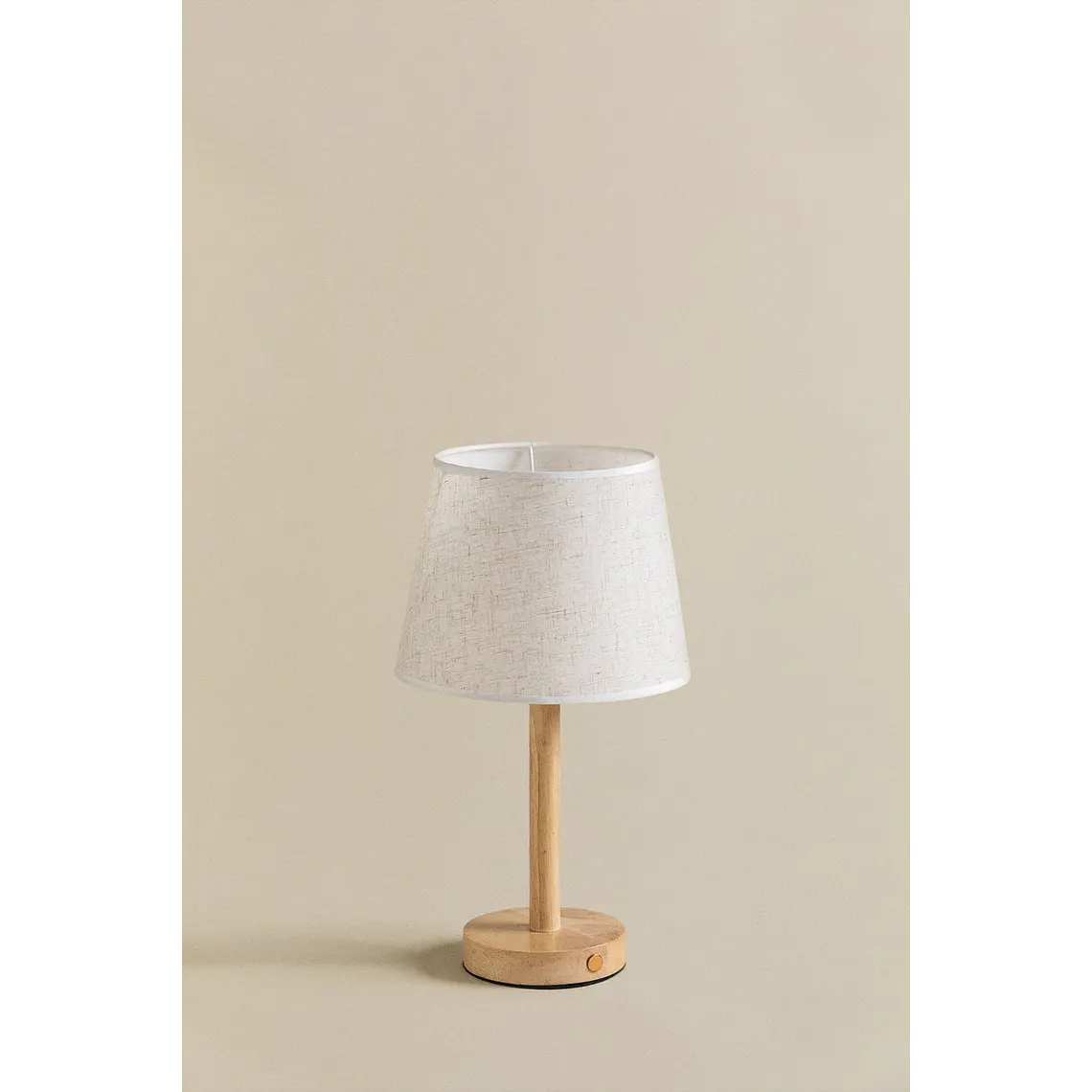 Lámpara de mesa inalámbrica en madera 4