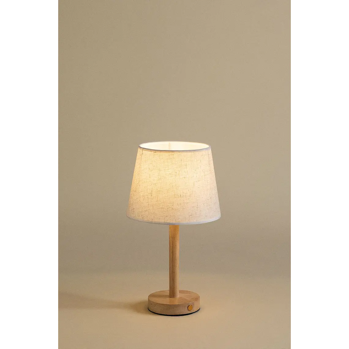 Lámpara de mesa inalámbrica en madera 5