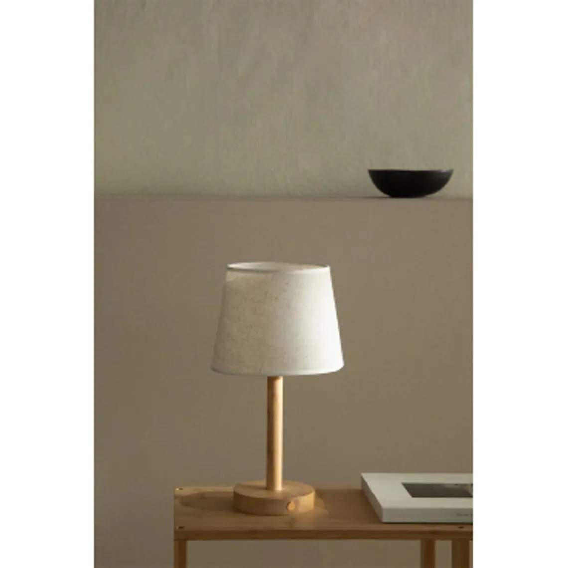 Lámpara de mesa inalámbrica en madera 10