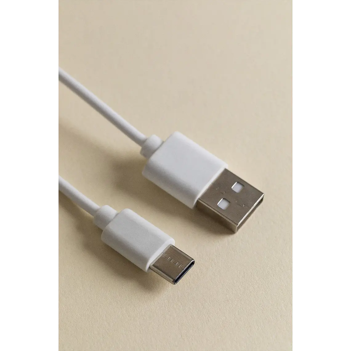 Lámpara de mesa LED orientable e inalámbrica en hierro 9