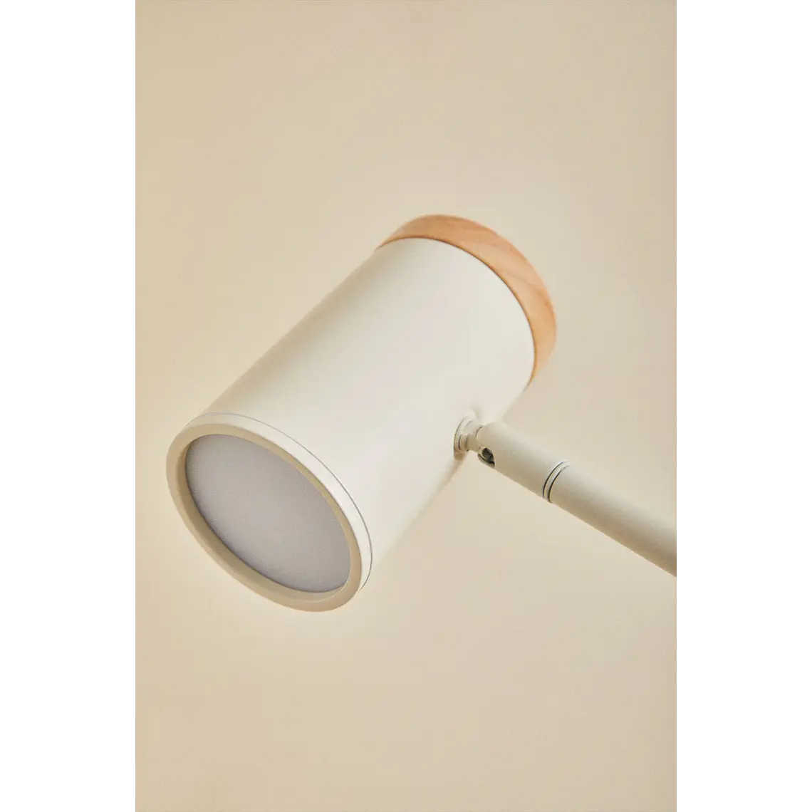 Lámpara de mesa orientable en hierro 7