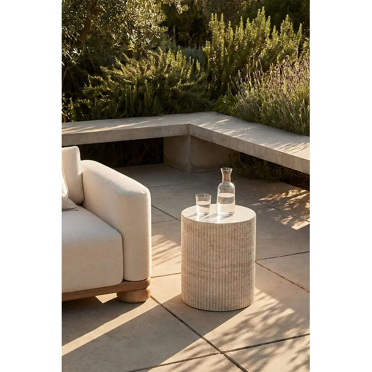 Mesa auxiliar para jardín redonda Ø40 cm en cemento look travertino Morina 1