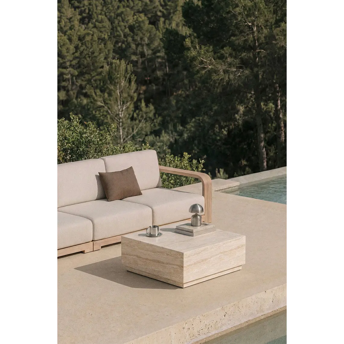 Mesa de centro para jardín cuadrada 80x80 cm en cemento look travertino Sarina 1