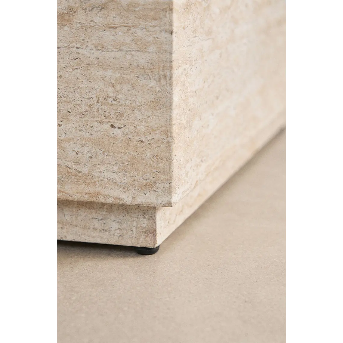 Mesa de centro para jardín cuadrada 80x80 cm en cemento look travertino Sarina 2