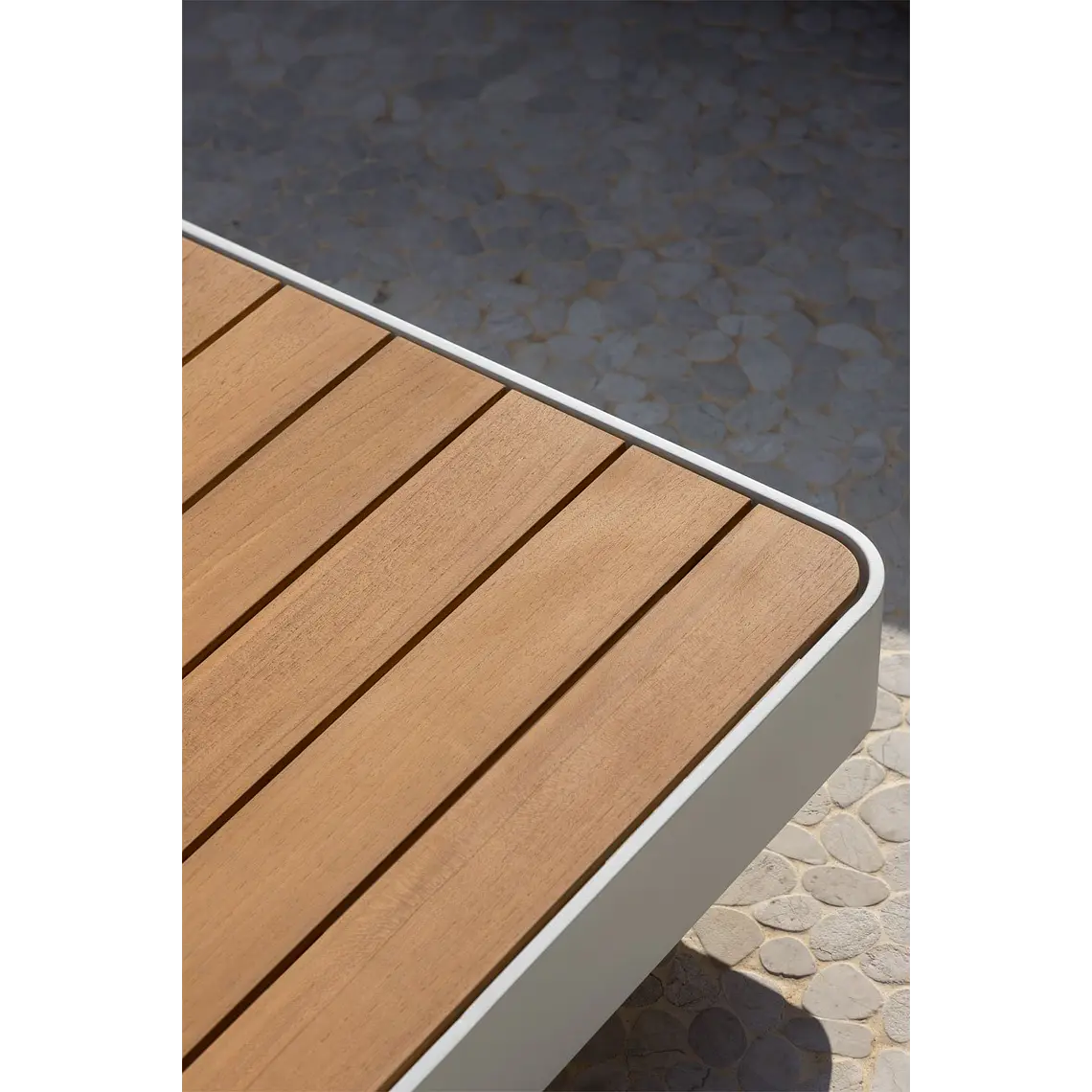 Mesa de centro para jardín cuadrada 90x90 cm en aluminio y madera de teca Gavena 3