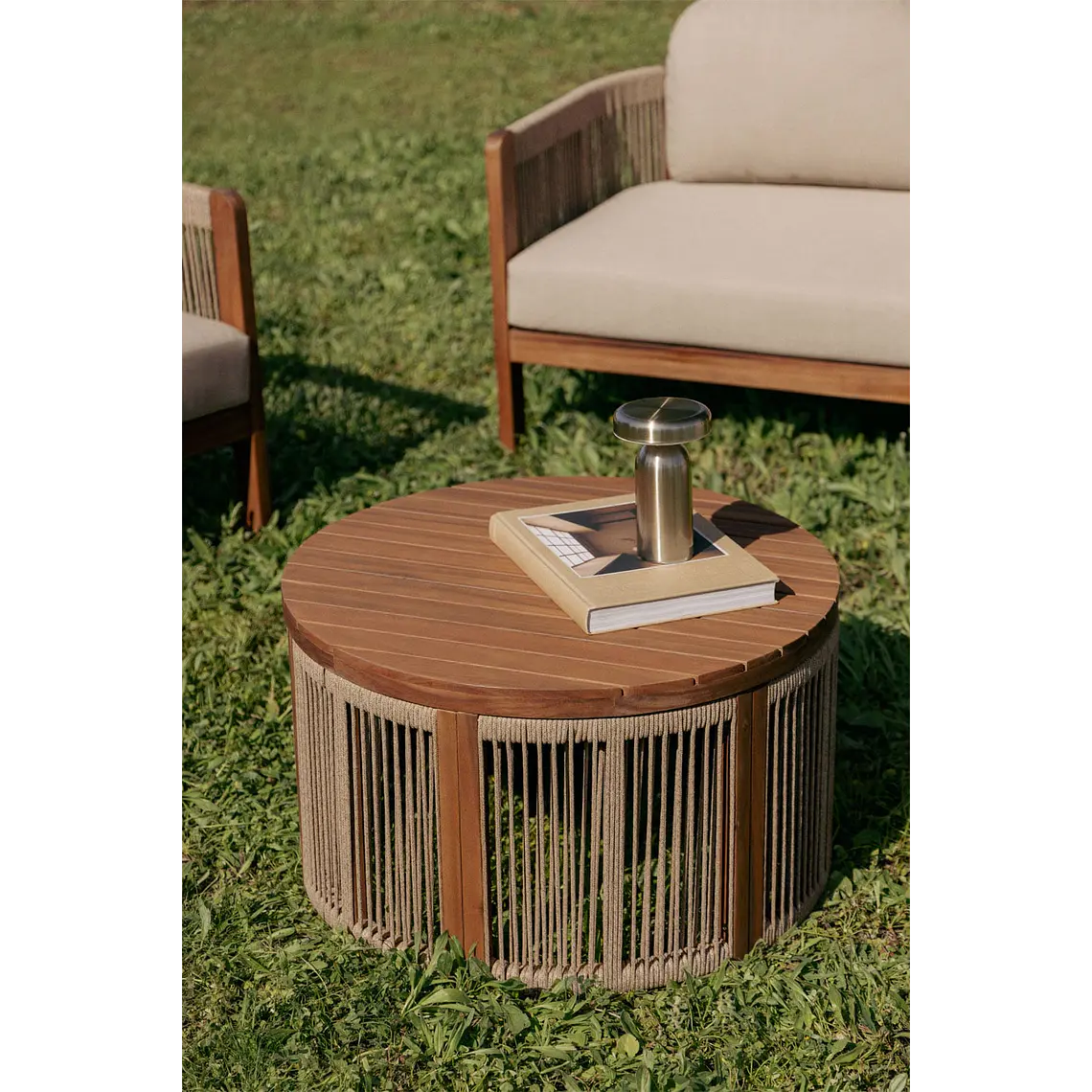 Mesa de centro para jardín redonda Ø70 cm en madera de acacia y cuerda trenzada Branova 1