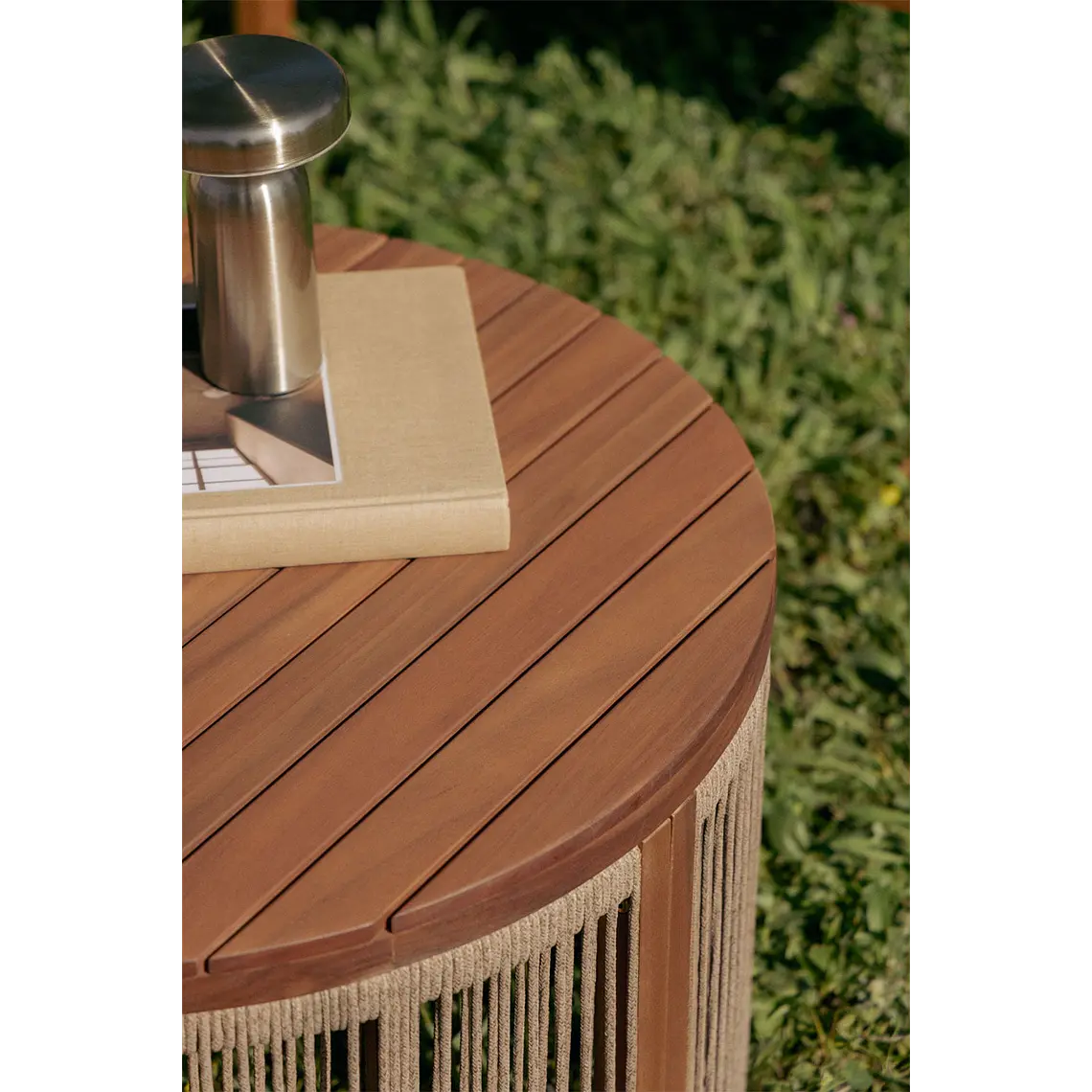 Mesa de centro para jardín redonda Ø70 cm en madera de acacia y cuerda trenzada Branova 3