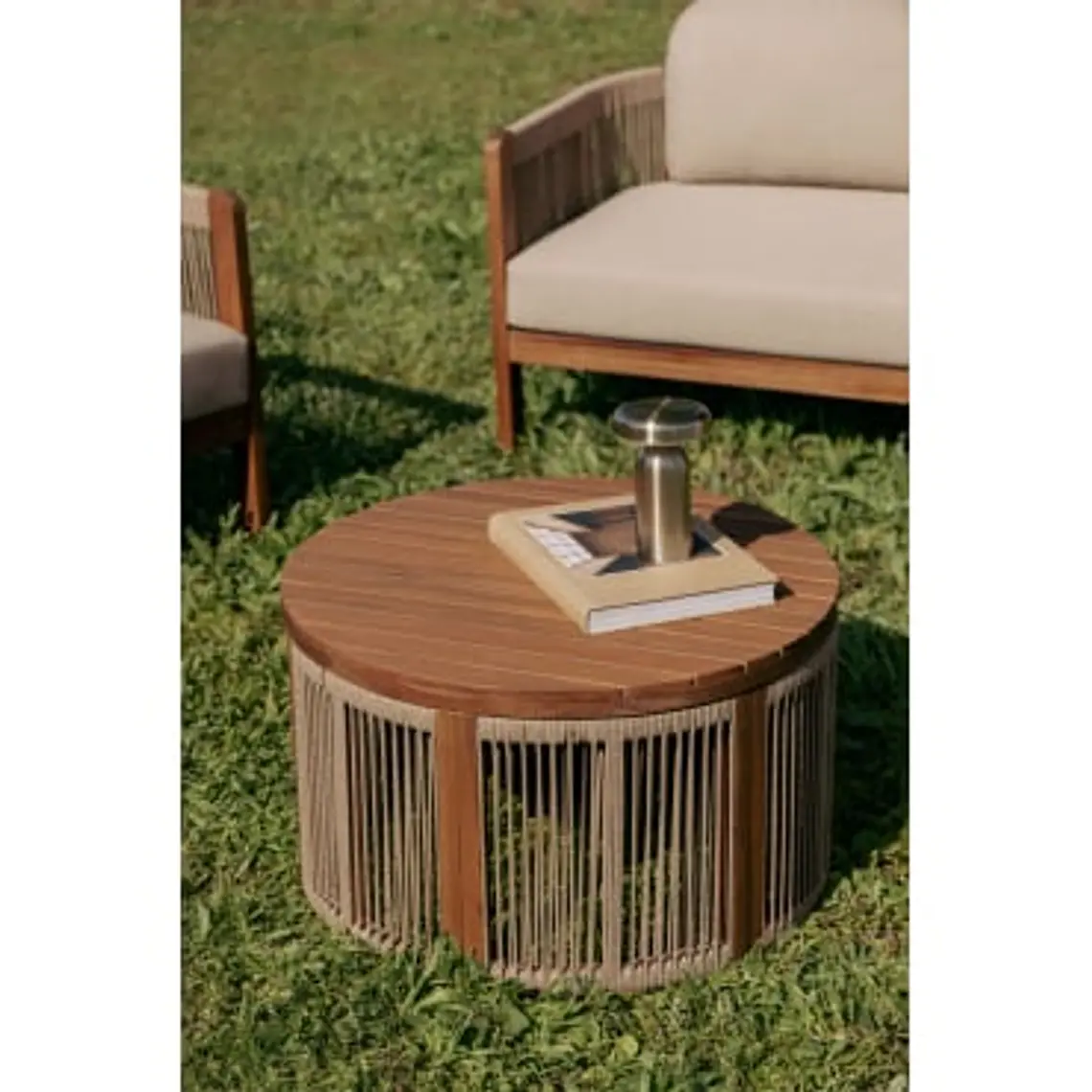 Mesa de centro para jardín redonda Ø70 cm en madera de acacia y cuerda trenzada Branova 10