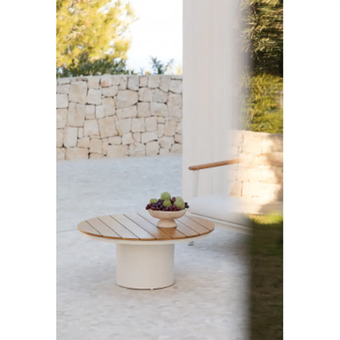 Mesa de centro para jardín redonda Ø90 cm en madera de teca y aluminio Varena 9
