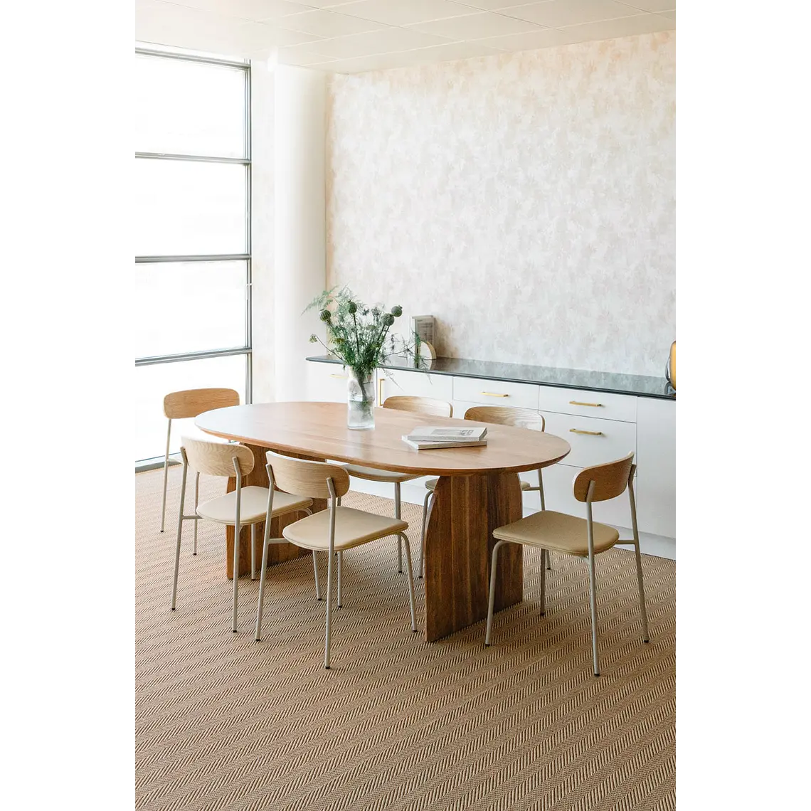 Mesa de comedor ovalada 200x100 cm en madera de acacia 1
