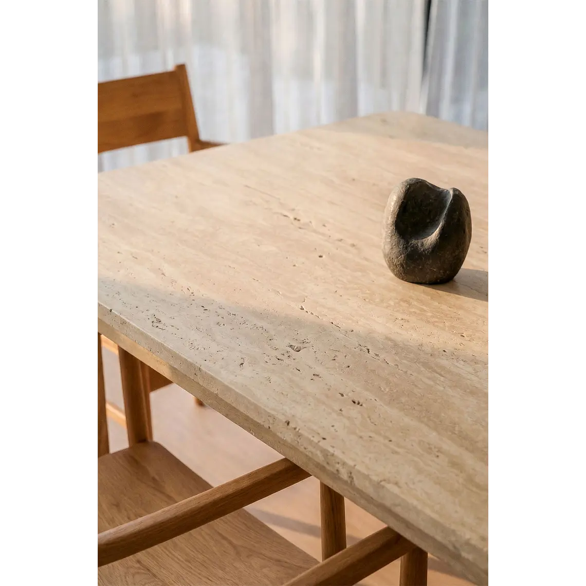 Mesa de comedor rectangular 240x110 cm en travertino 2