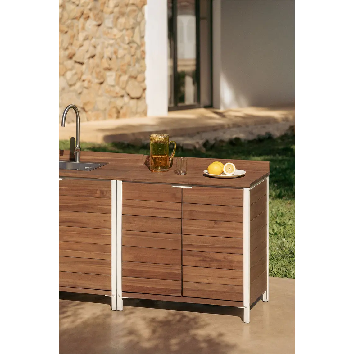 Módulo de almacenaje para cocina modular de exterior en madera de acacia y aluminio Alvina 1