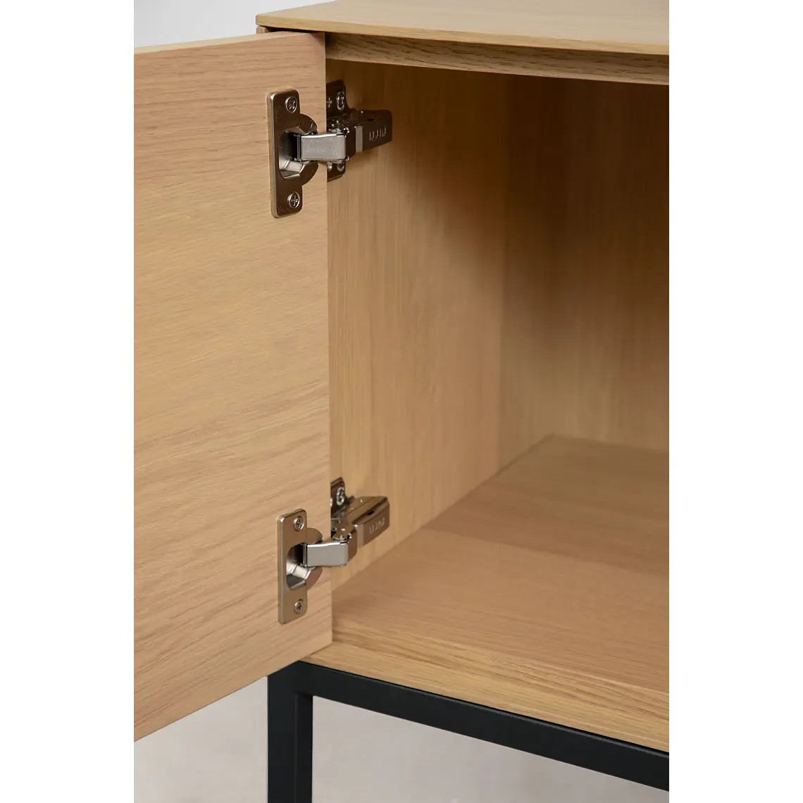 Nerrin · Mueble de TV en acabado madera de 160 cm 9