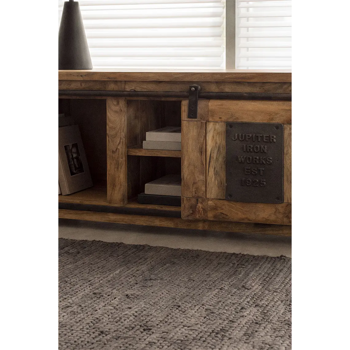 Saven · Mueble de TV en acabado madera de 160 cm 2