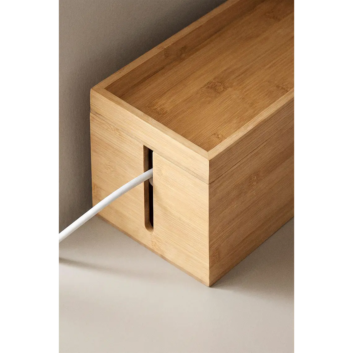 Organizador de cables en bambú 3
