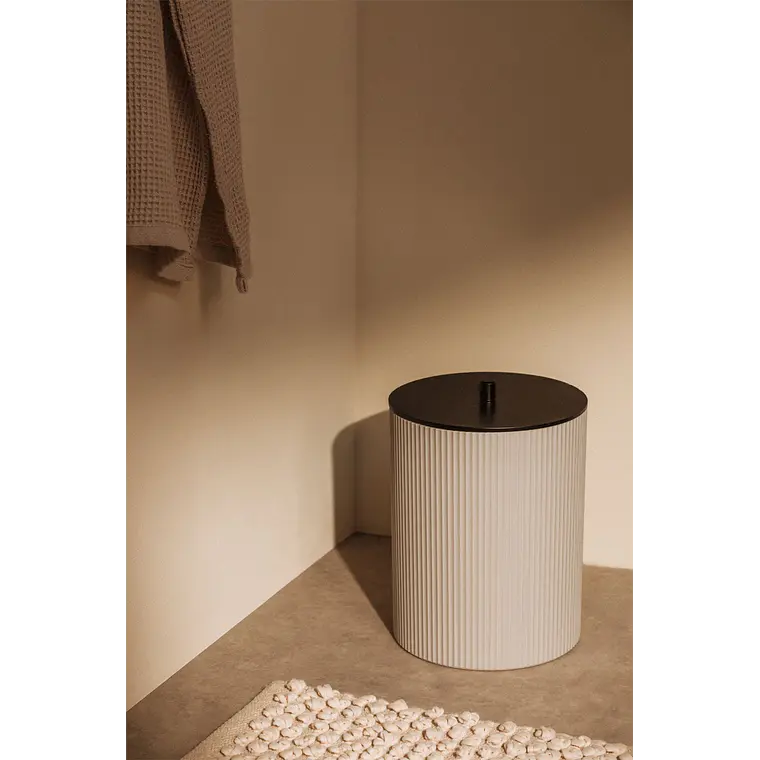 Papelera con tapa en ABS y bambú 1