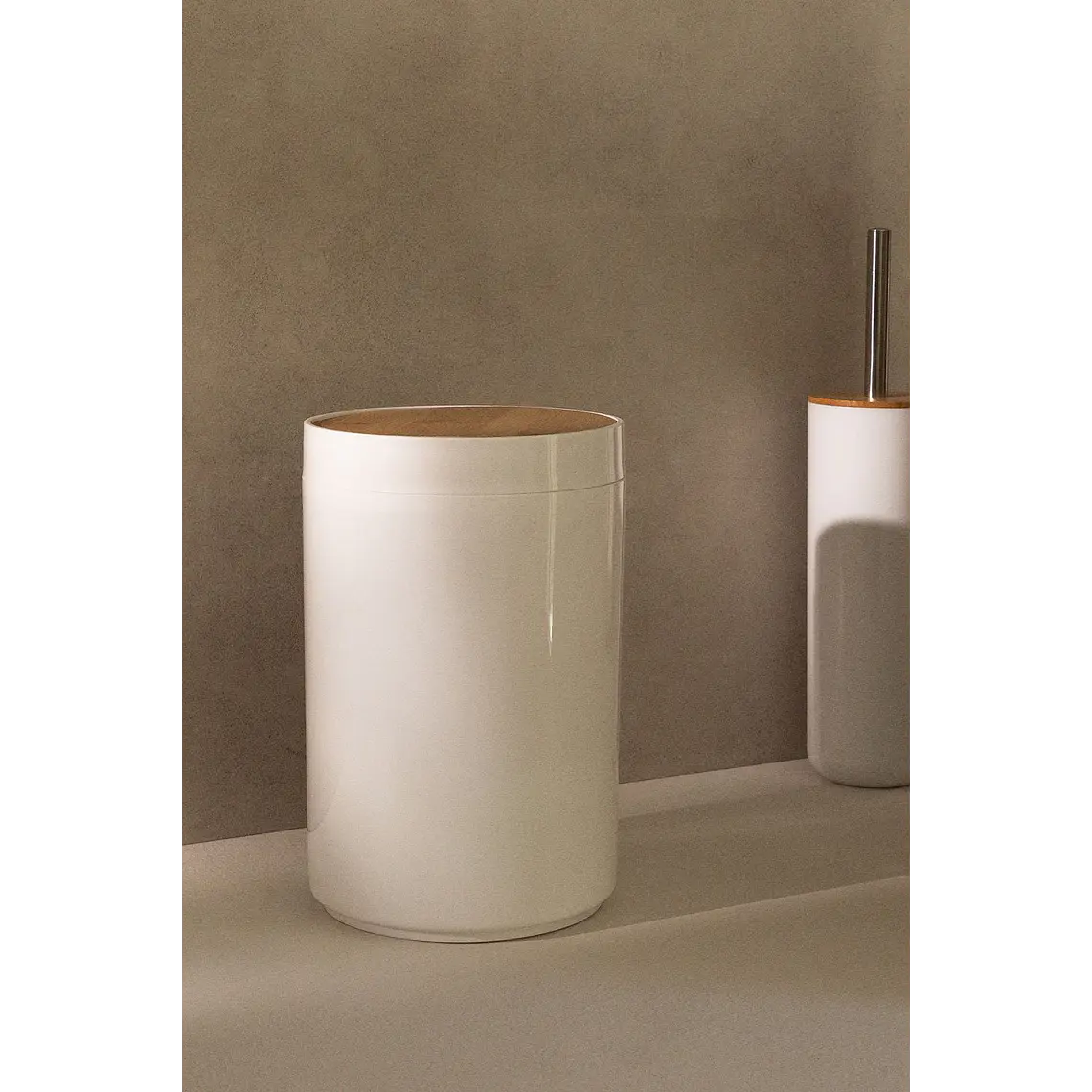 Papelera con tapa 2
