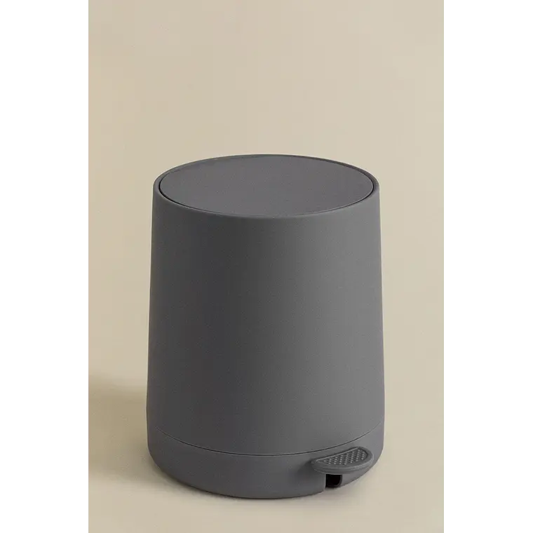 Papelera con tapa y pedal 1