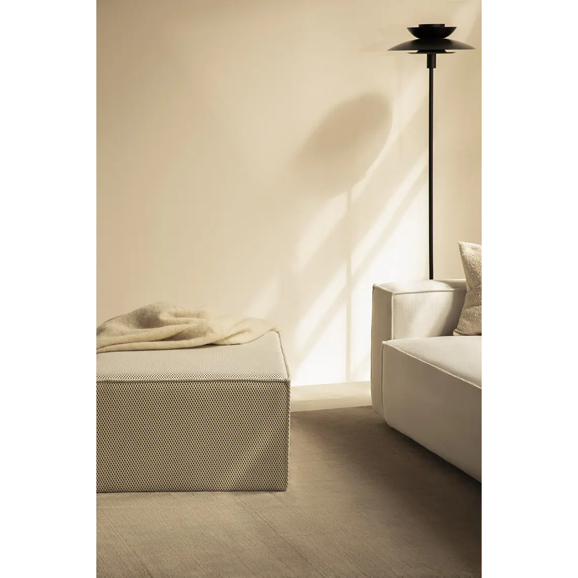 Iraalis · Puf / banco tapizado de 90 cm 1