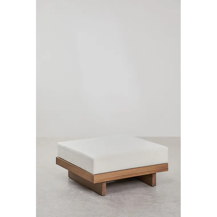 Puff en madera de acacia Renora 1