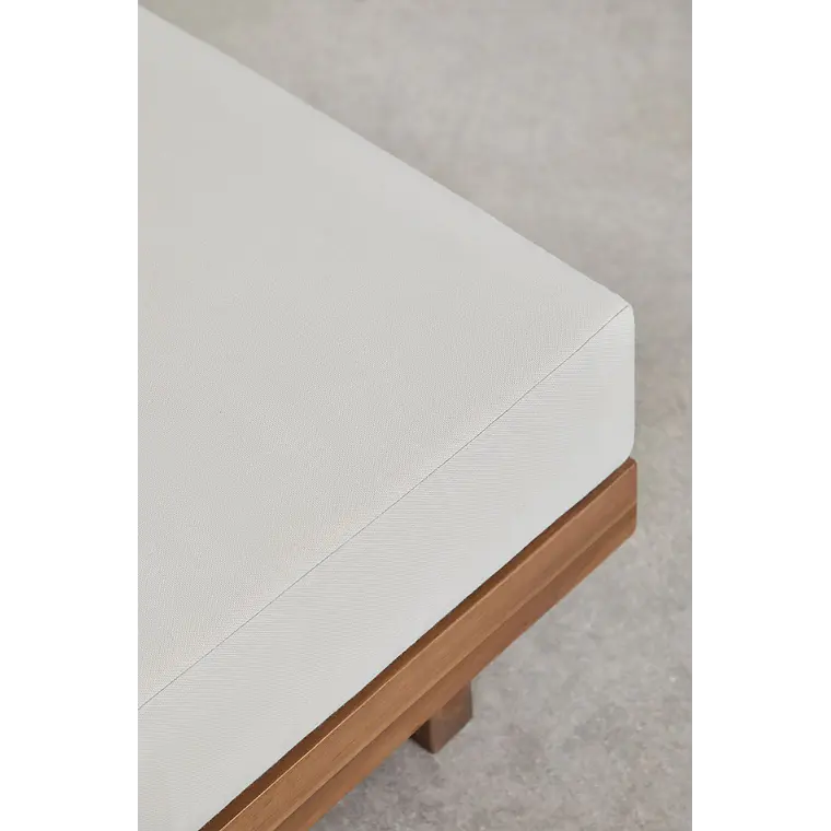 Puff en madera de acacia Renora 2