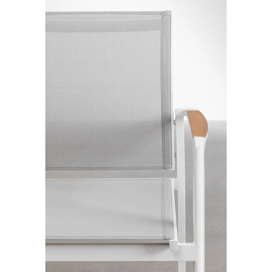 Set de mesa ovalada 260x110 cm en aluminio y madera de teca y 10 sillas de jardín apilables en aluminio Vinena 8