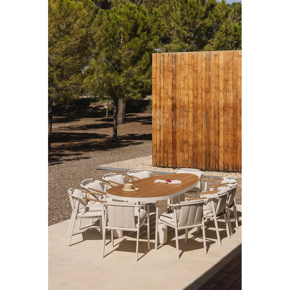 Set de mesa ovalada 260x110 cm en aluminio y madera de teca y 10 sillas de jardín en aluminio y tela bouclé Terena 1