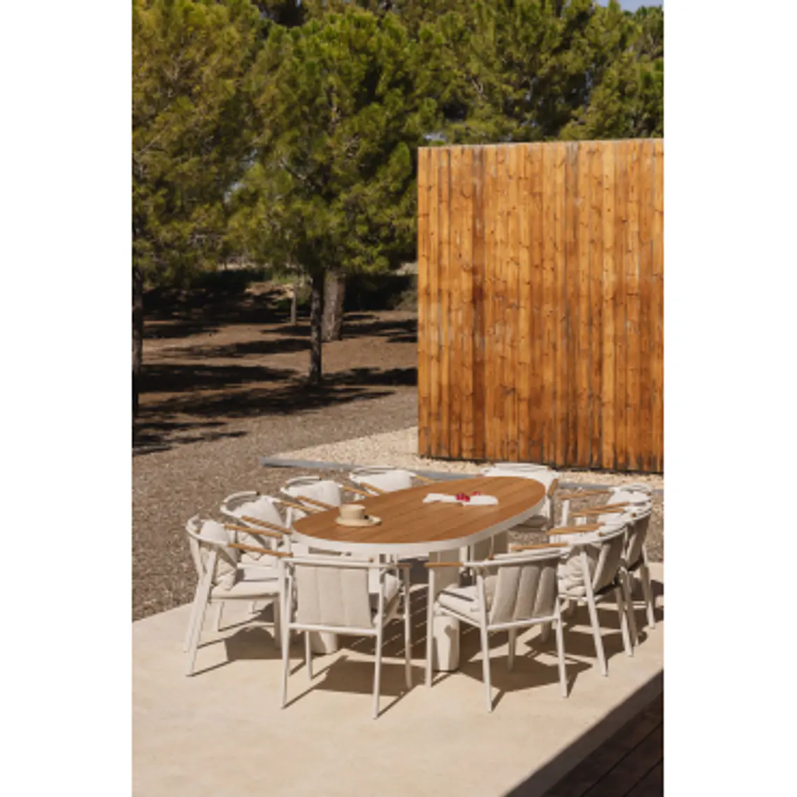 Set de mesa ovalada 260x110 cm en aluminio y madera de teca y 10 sillas de jardín en aluminio y tela bouclé Terena 11