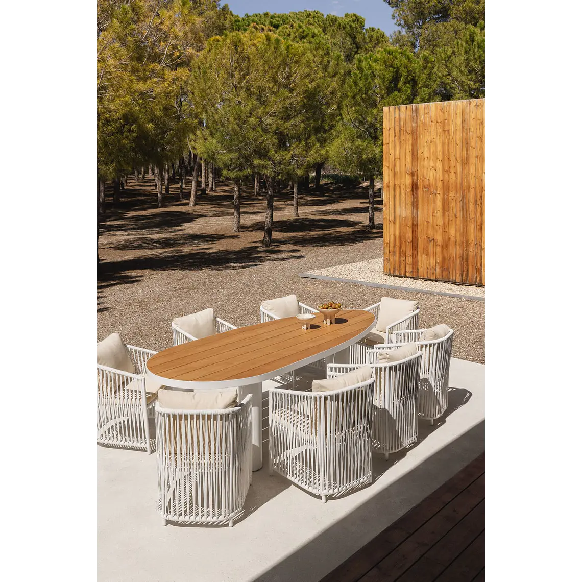 Set de mesa ovalada 260x110 cm en aluminio y madera de teca y 8 sillas de jardín en aluminio y cuerda trenzada Ilanova 2