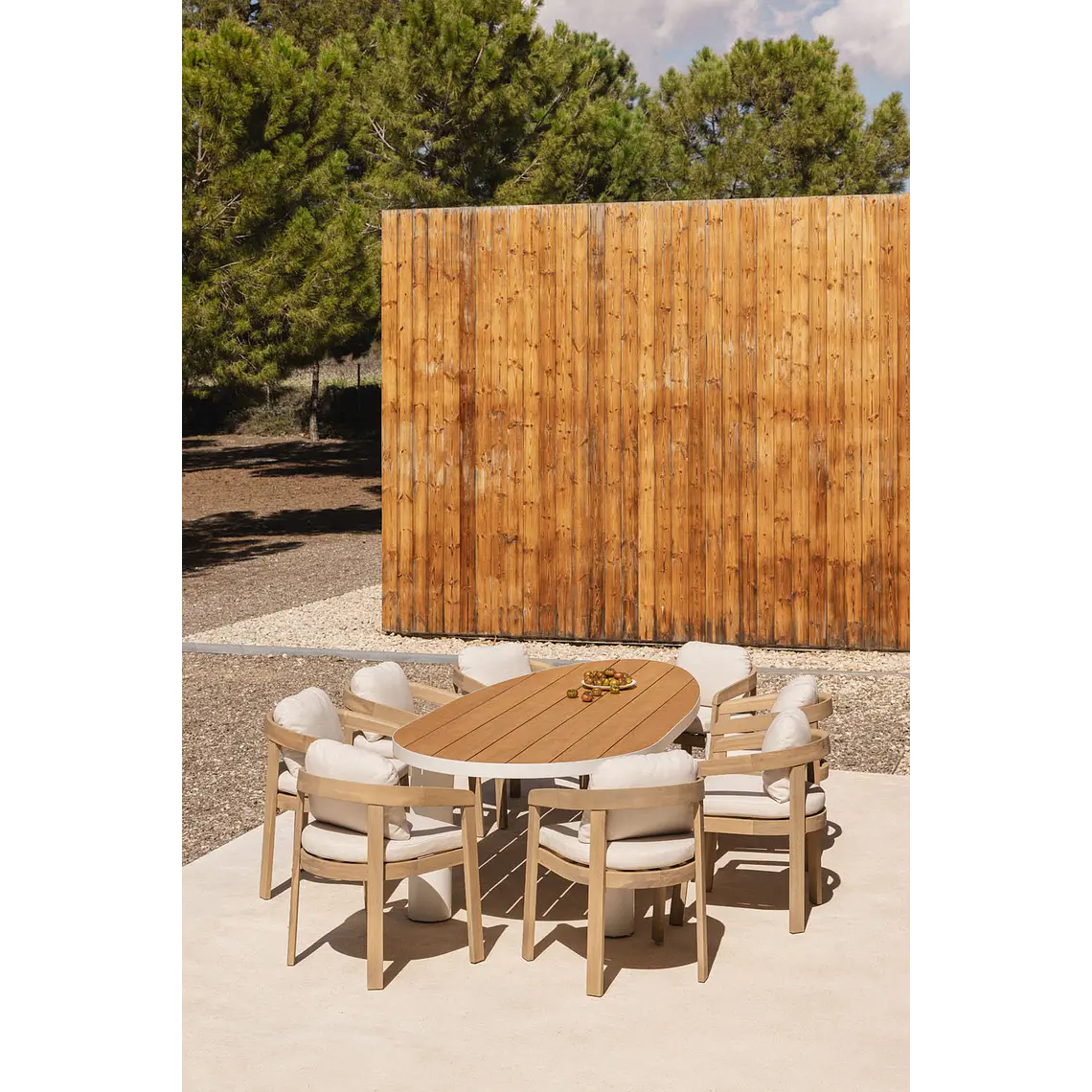 Set de mesa ovalada 260x110 cm en aluminio y madera de teca y 8 sillas de jardín en madera de acacia Dareva 2