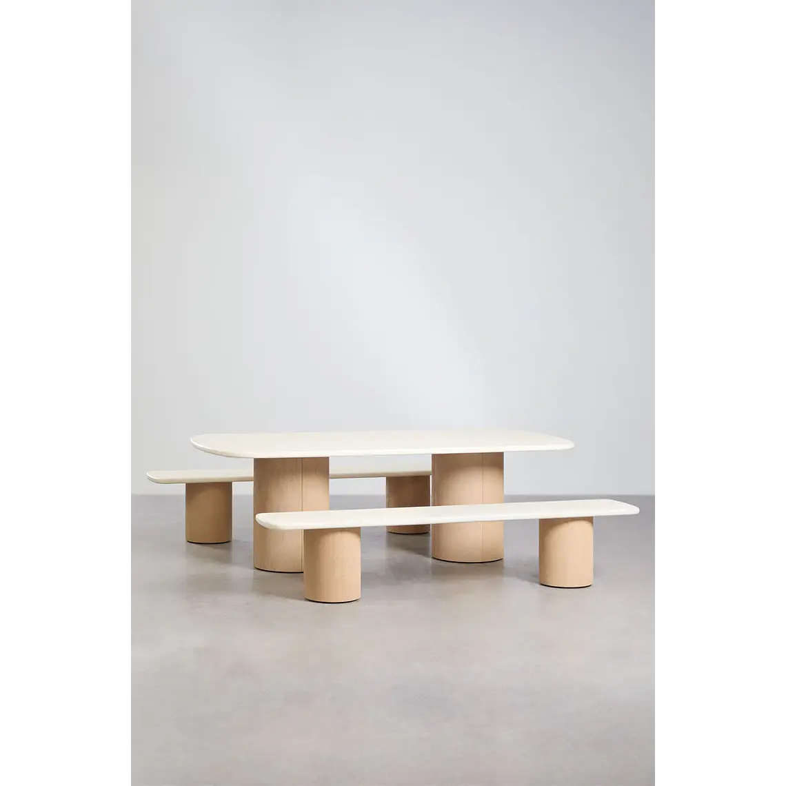 Set de mesa rectangular 230x110 cm y 2 bancos de jardín en cemento y madera de acacia Dorina 1