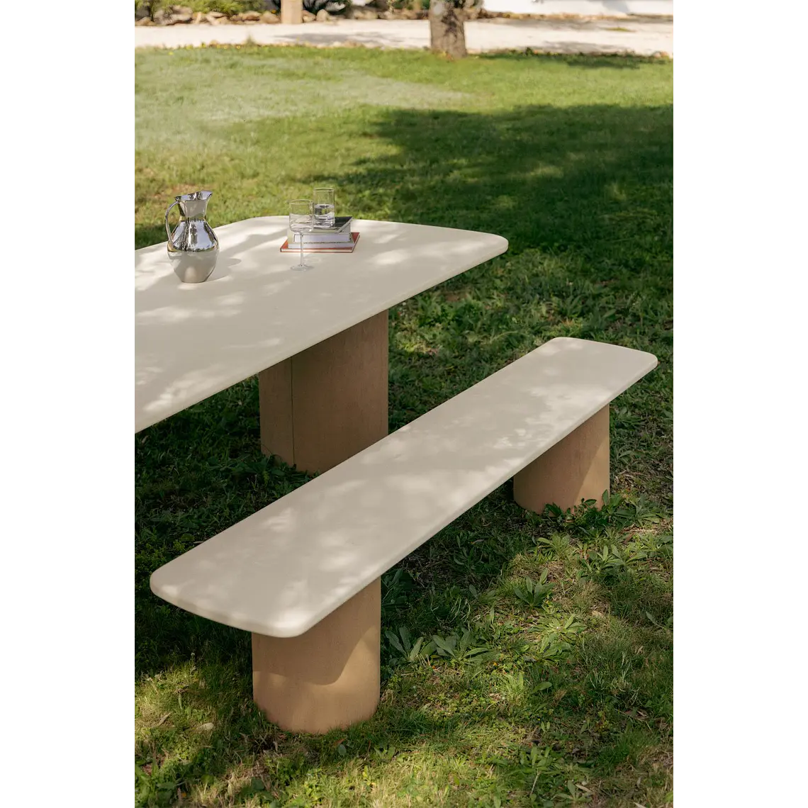 Set de mesa rectangular 270x110 cm y 2 bancos de jardín en cemento y madera de acacia Elvina 2