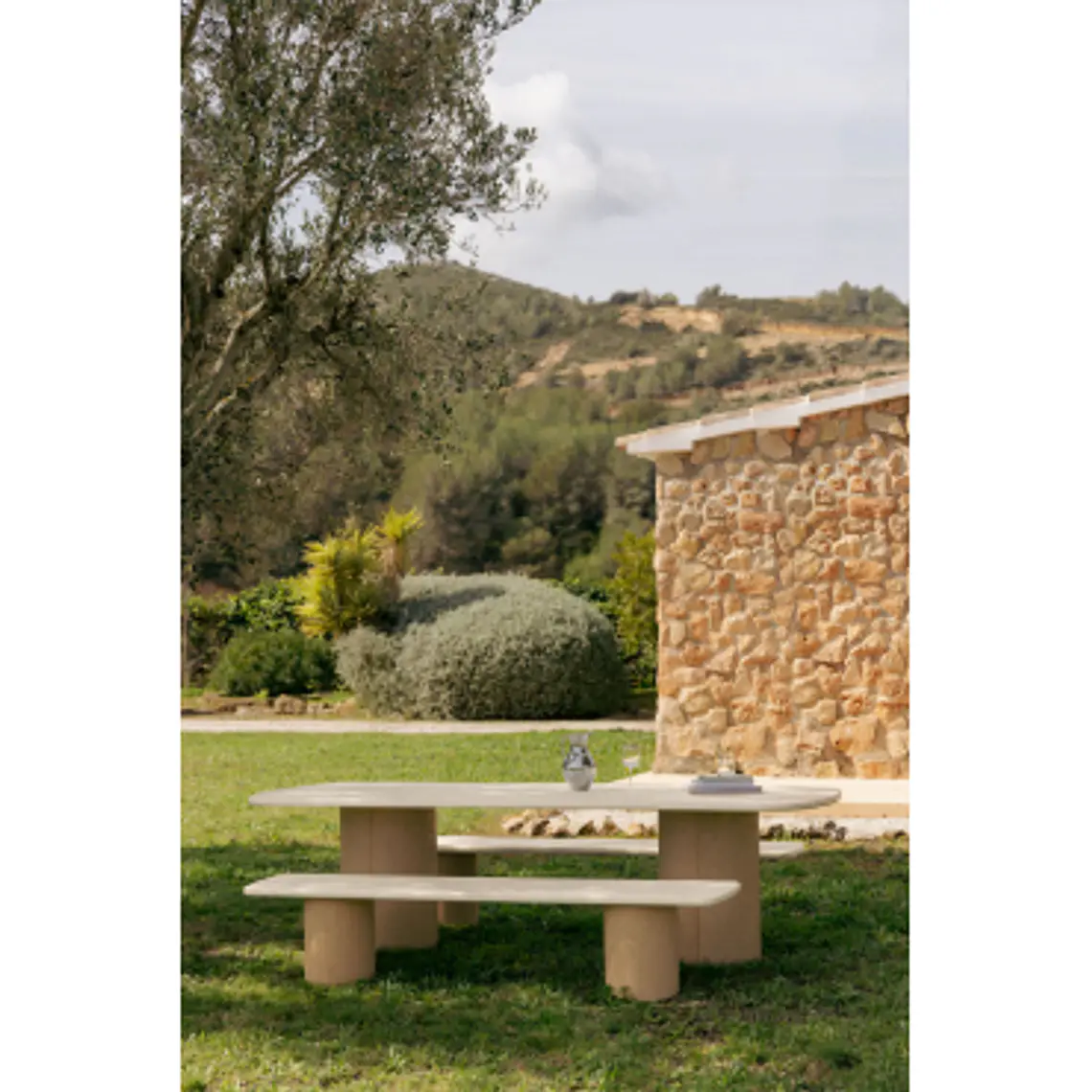 Set de mesa rectangular 270x110 cm y 2 bancos de jardín en cemento y madera de acacia Elvina 12